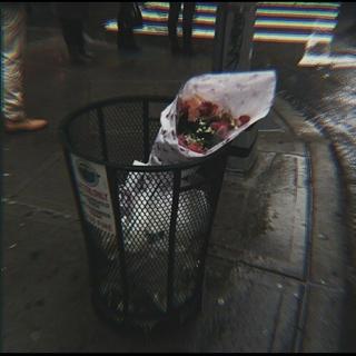 生活很暗，可我眼里也没有光