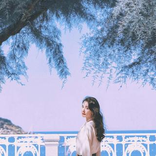 “深情开嗓 穿过喧嚣来拥抱你”