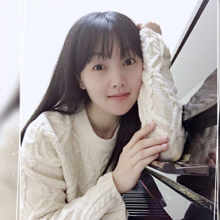 珍珍cici钢琴曲《我和我的祖国》