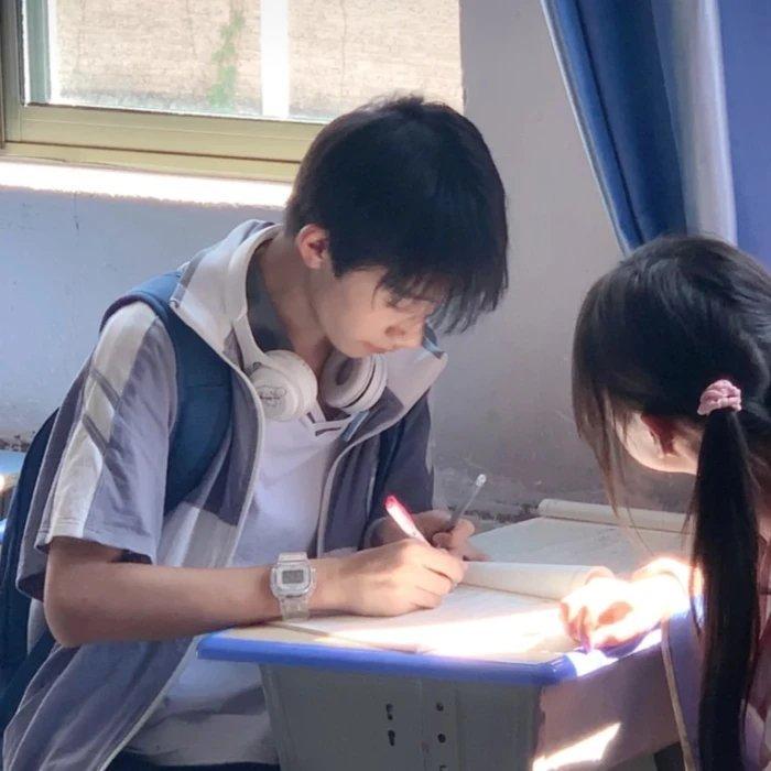 十七岁那年心动的人，真的会喜欢好久 | 在线播放 | 网易云音乐