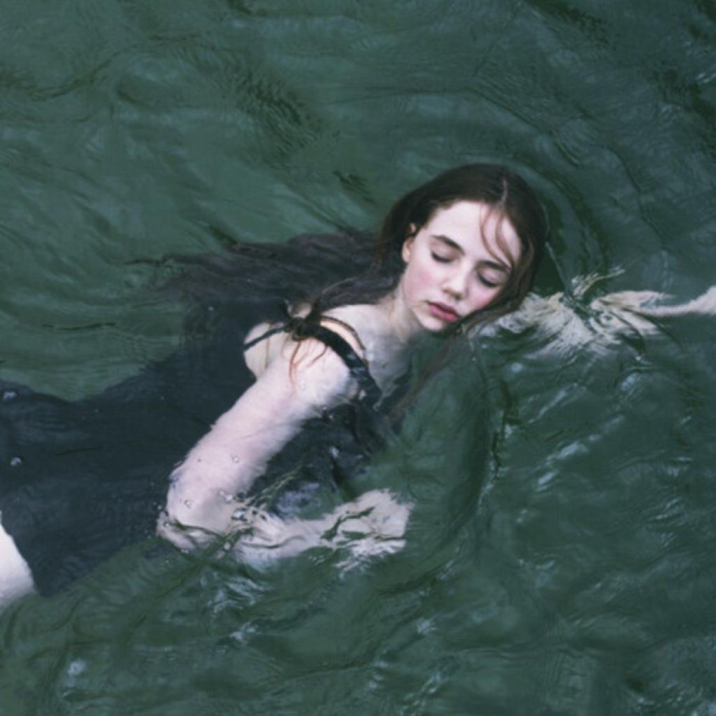 「深眷女毒」云霓氤氲，呓语释落月 | 在线播放 | 网易云音乐