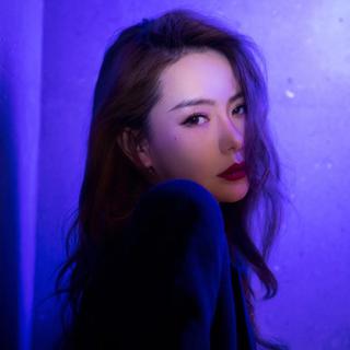 我恨你 恨之入骨 且爱你 如痴如醉