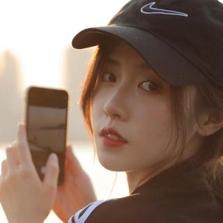 我假装四处看风景，其实眼里只有你