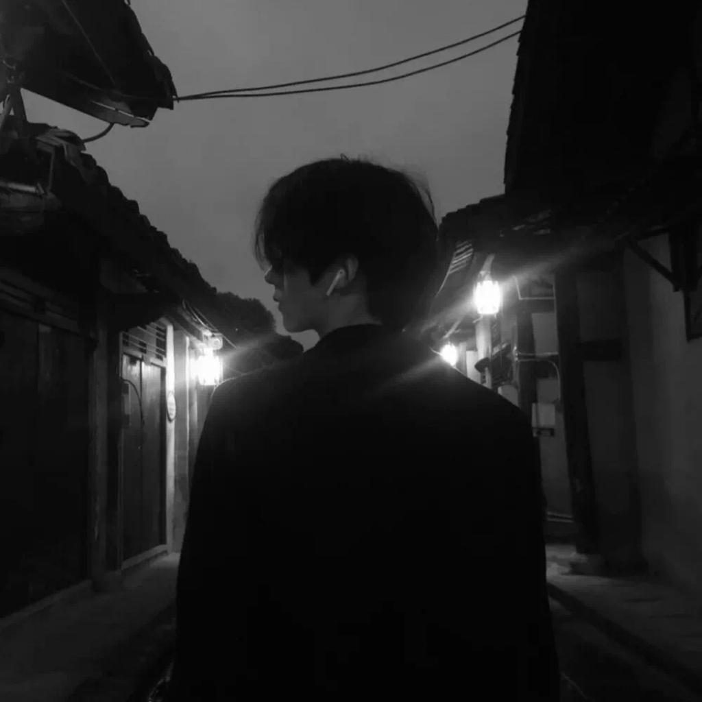 本是青灯不归客，