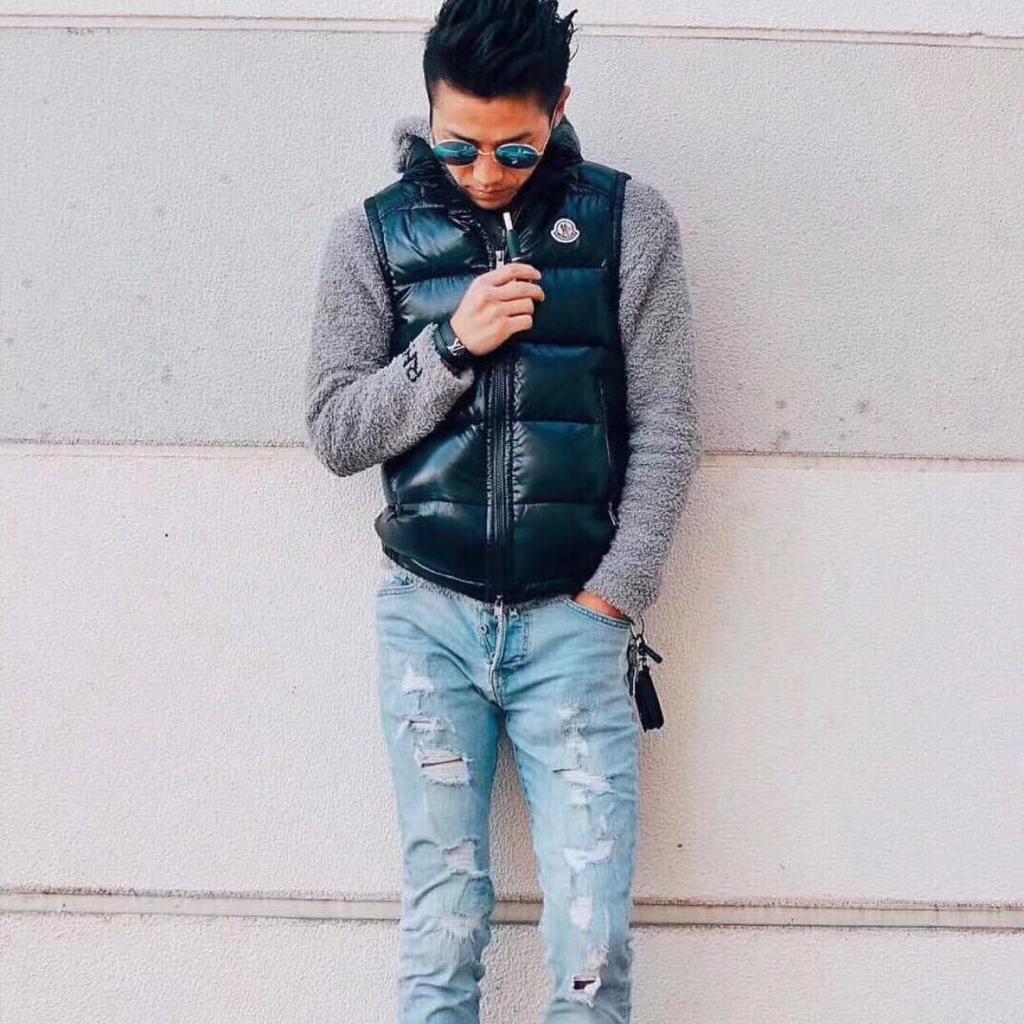 脸上写满了沧桑的歌