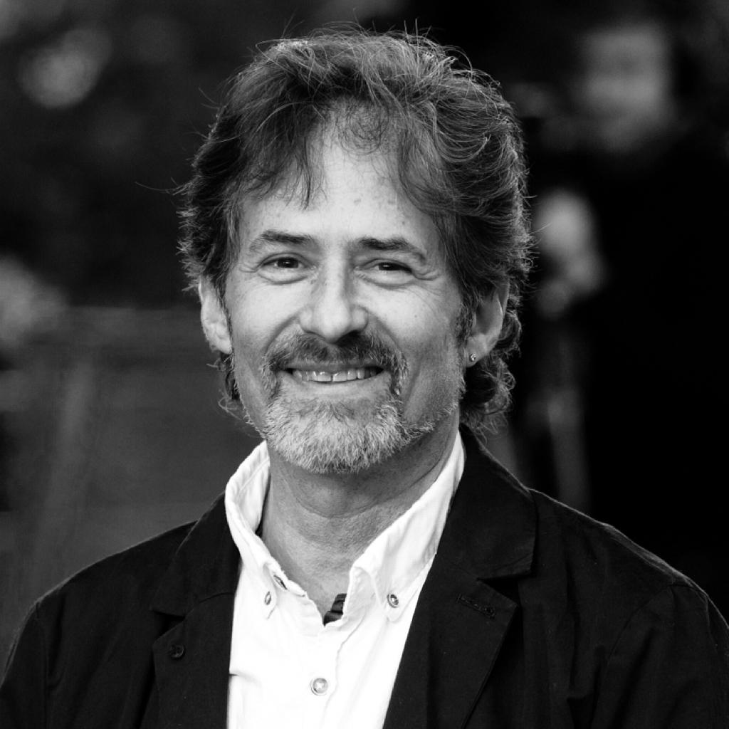 James horner. Джеймс Хорнер кинокомпозитор. James Horner David Elton. James Horner музыка.