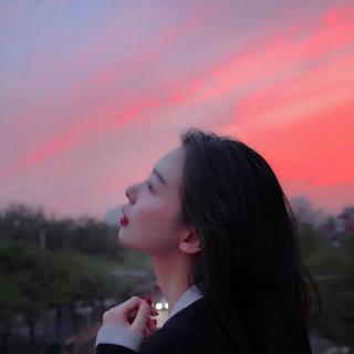 后来你哭了，想安慰却忘了早已换了身份