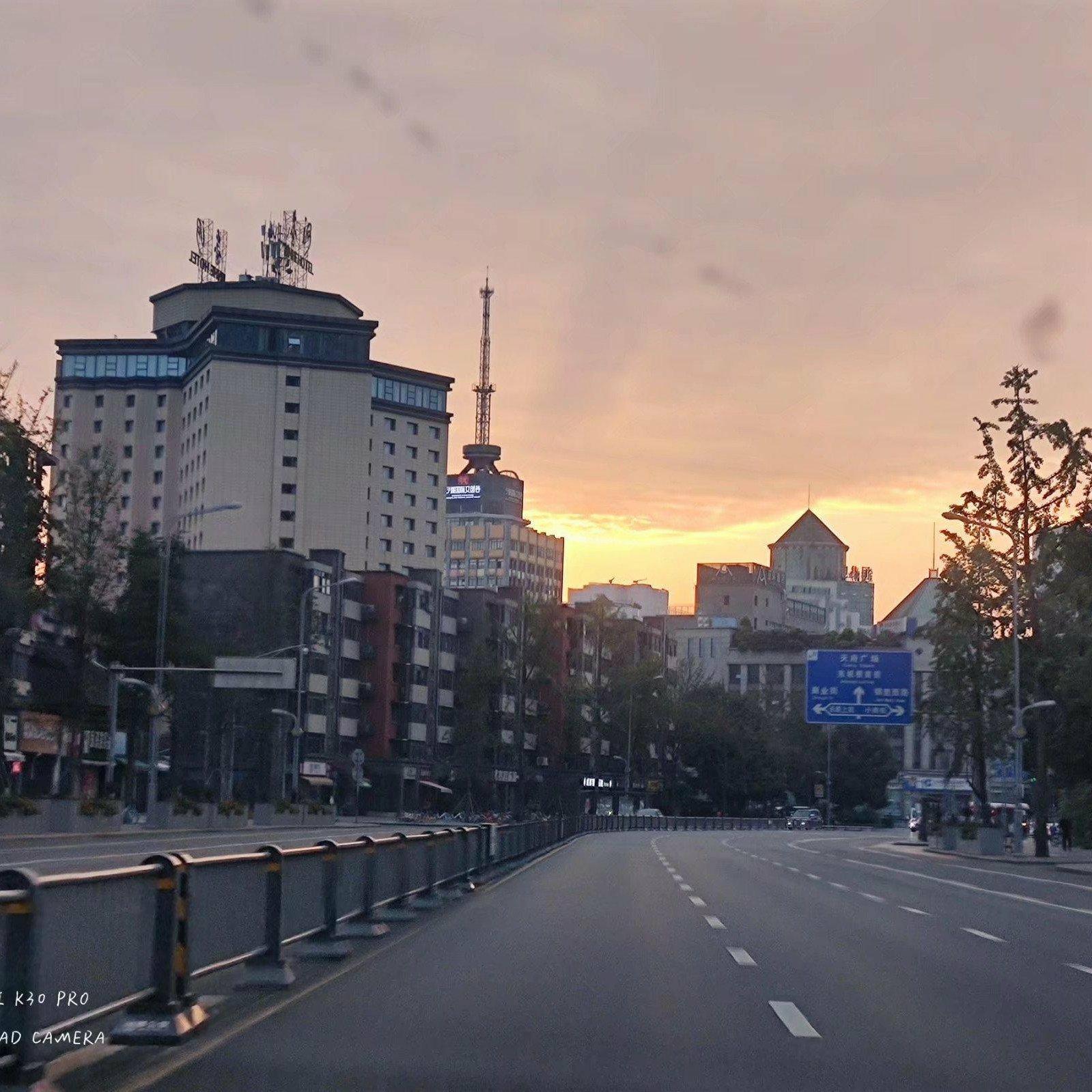 『你和我在夕陽下奔跑』