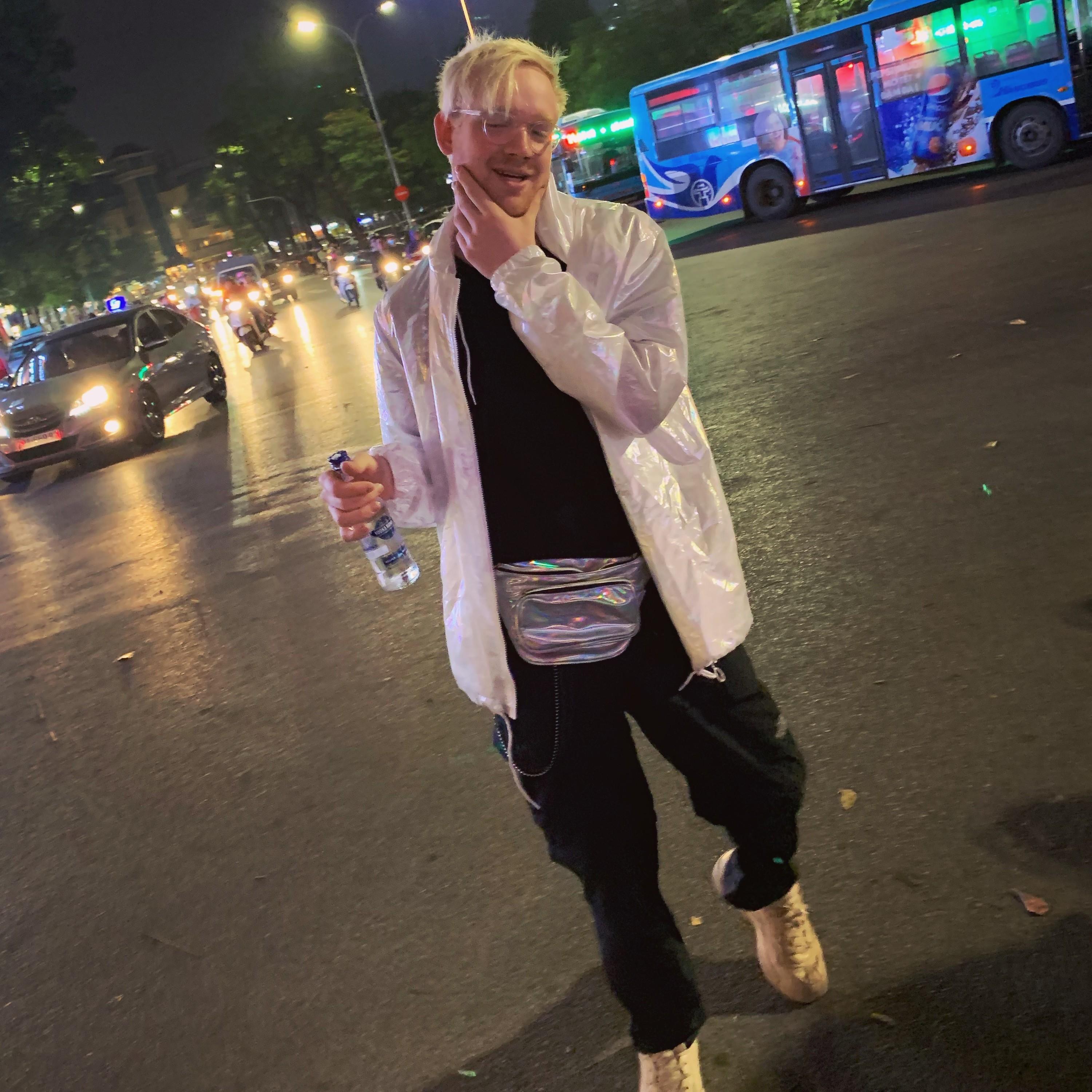 Drowning (feat. Young Nomad)