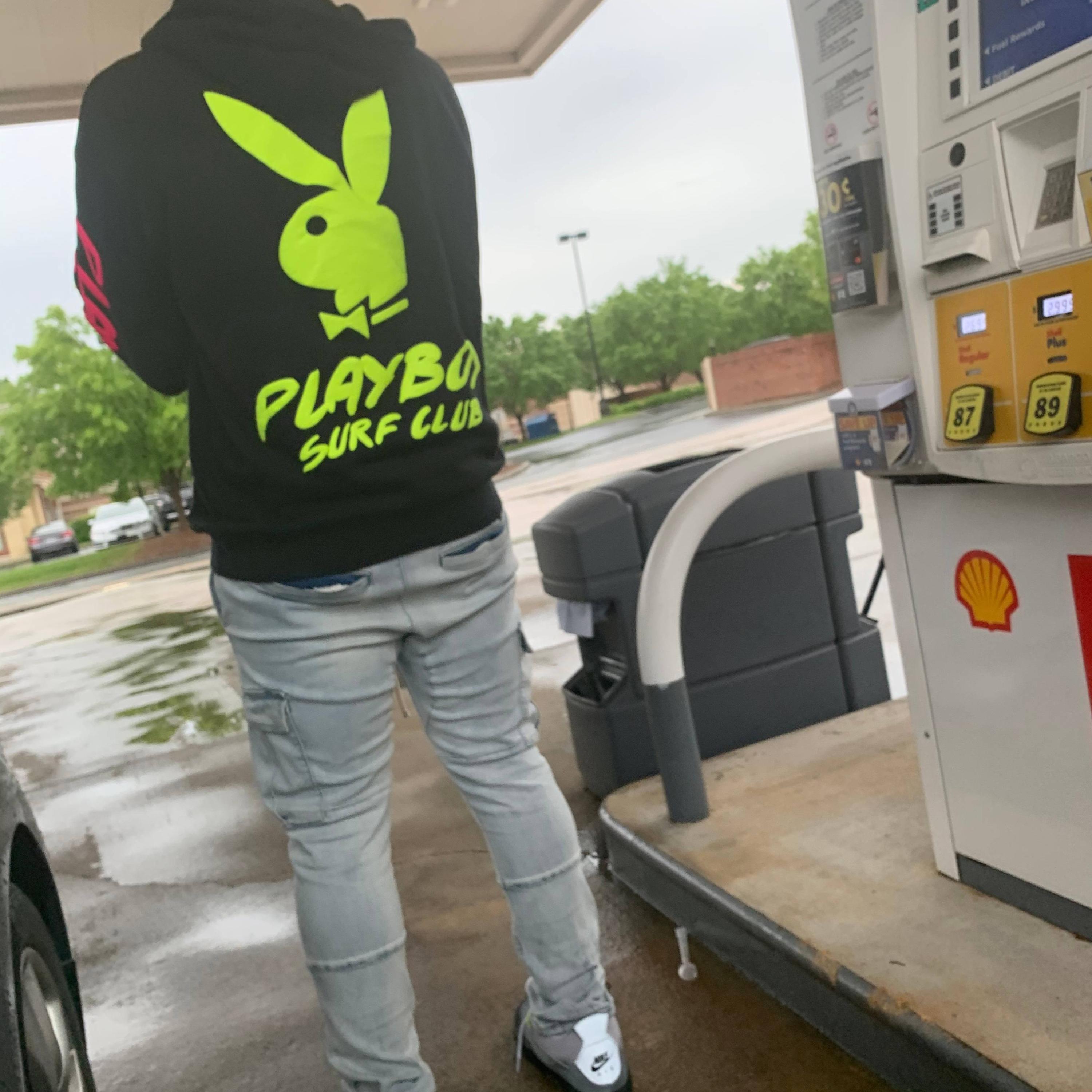 Outro (feat. Leenobrady)