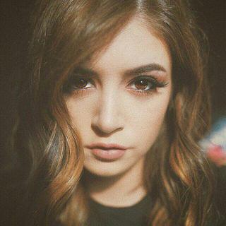 Chrissy Costanza的小迷弟