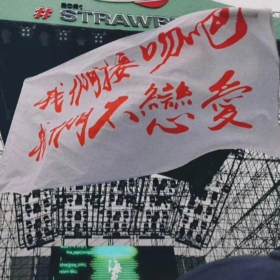 夏夜萤火｜想坠入深海里，看悠闲游荡的鲸鱼
