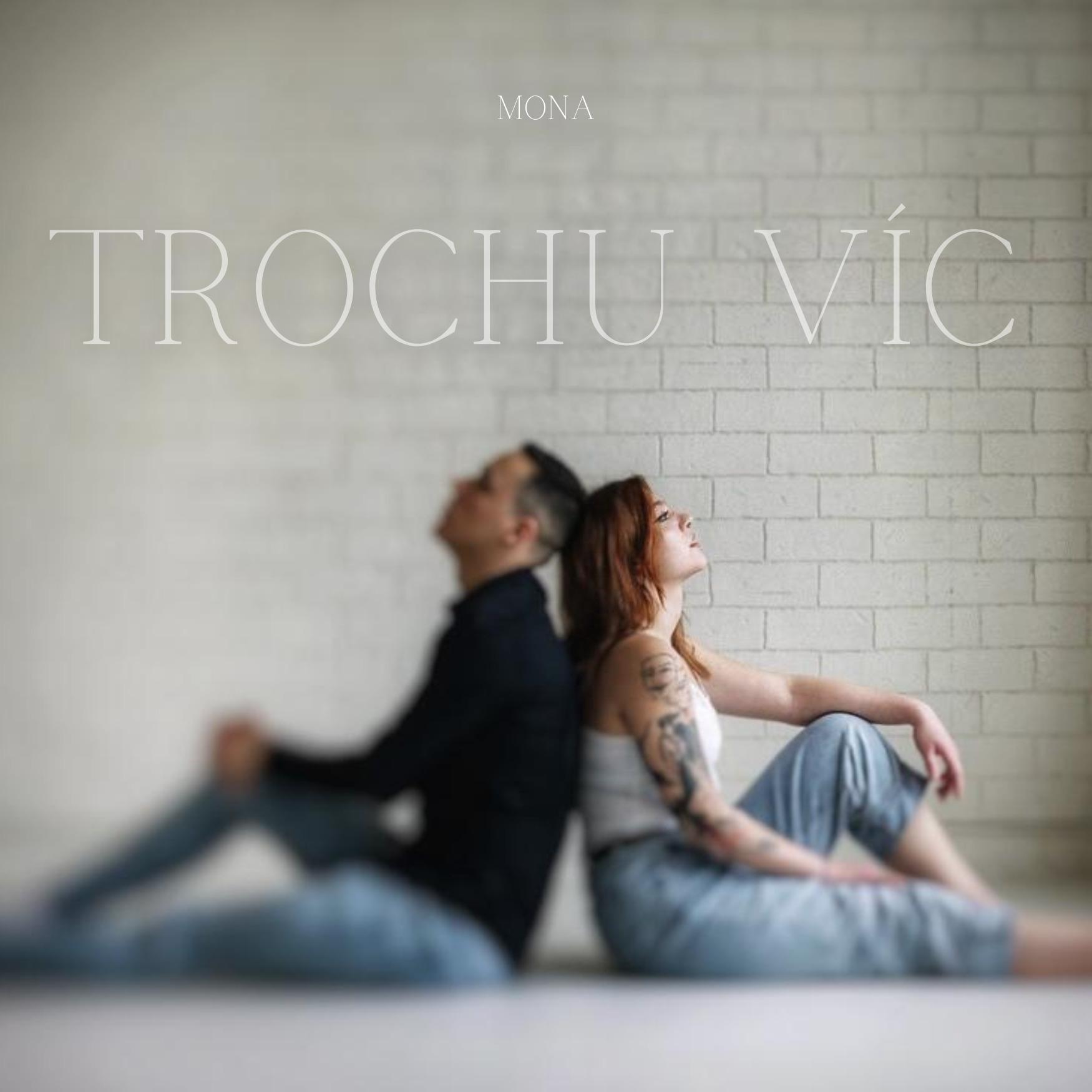 trochu víc