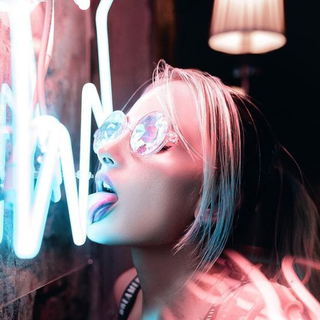 【免费】逛街，地铁，发呆 - 节奏流行女音