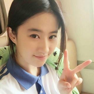 愿有岁月再回首，且以深情共白头