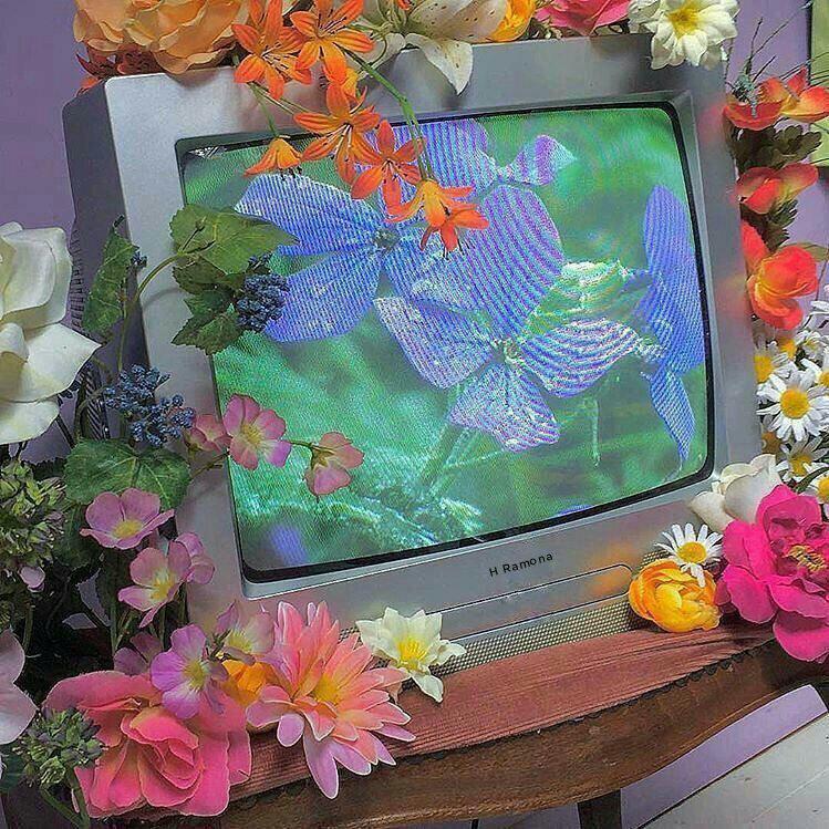 戴着耳机在新的一天来一个拥抱