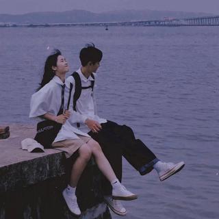 下午三点适合想念，傍晚六点适合见面