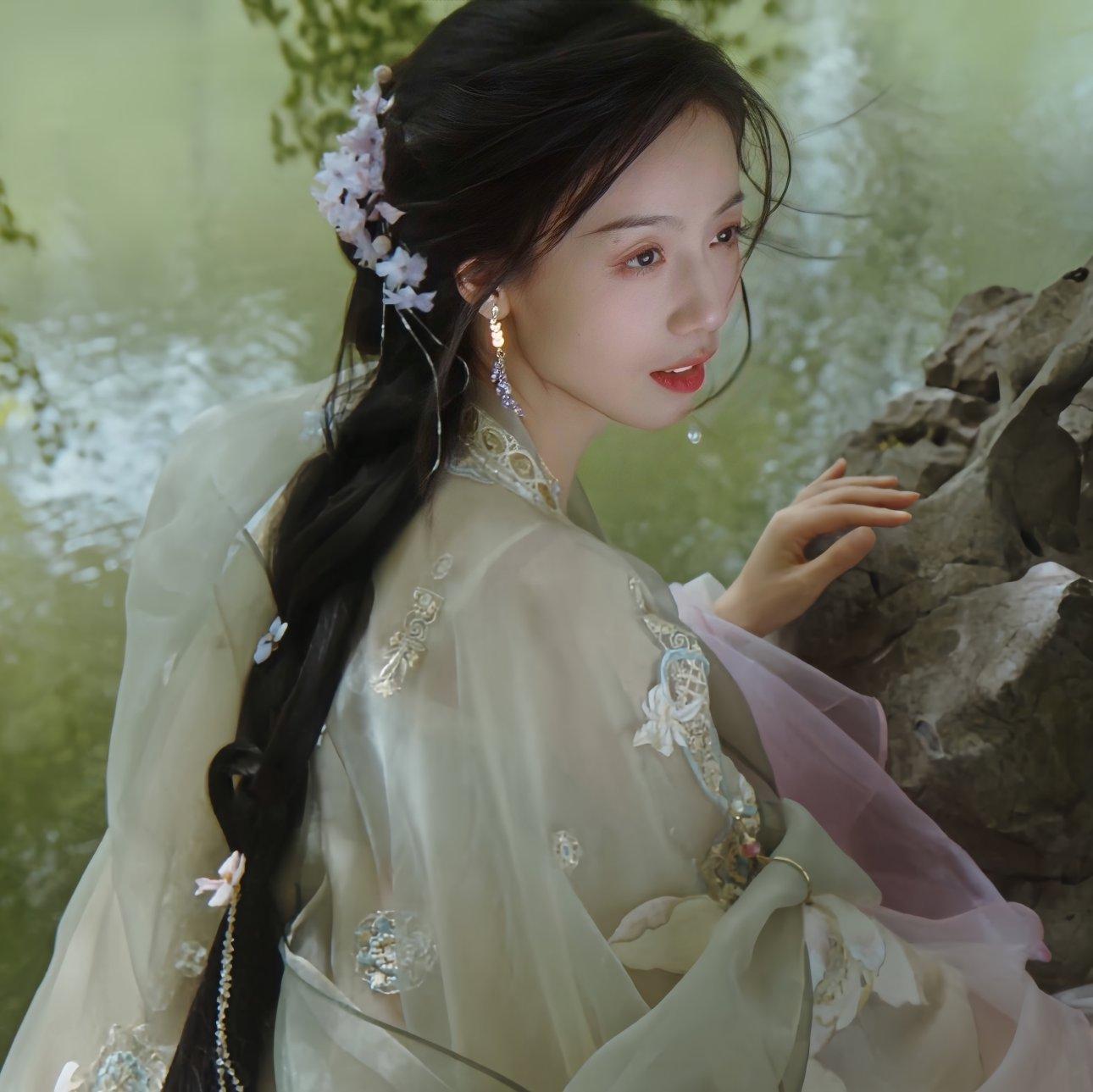 依旧是偏爱枕惊鸿二字入梦的时节&银临 | 在线播放 | 网易云音乐