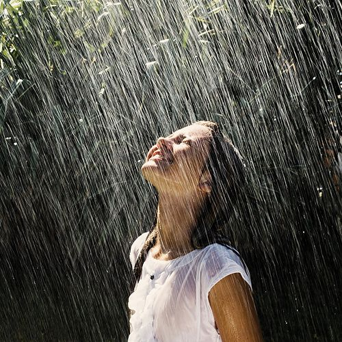 年少心事 | 你从雨中来，撞进我眼里