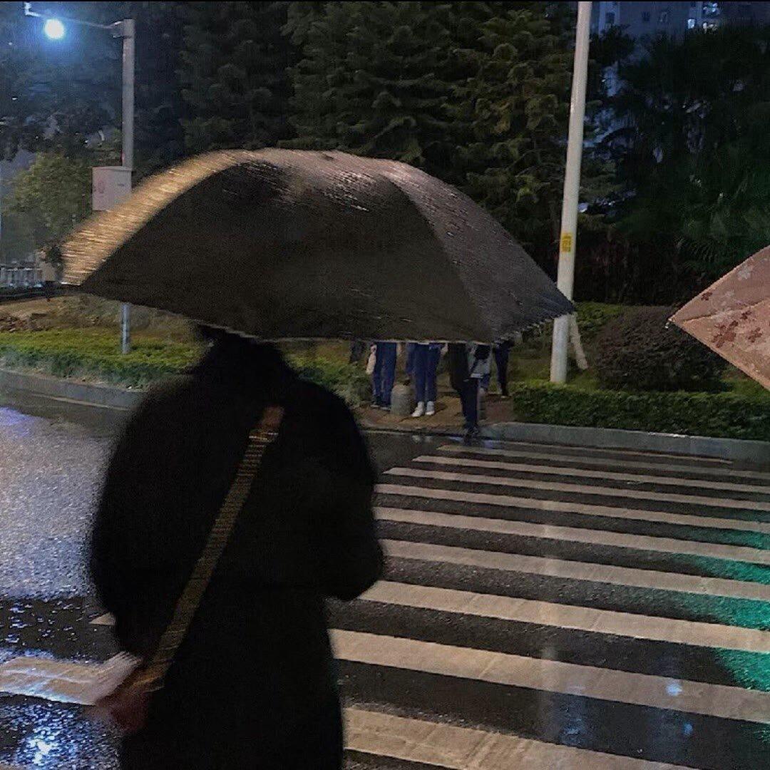 所有的情绪都来源于自作多情.