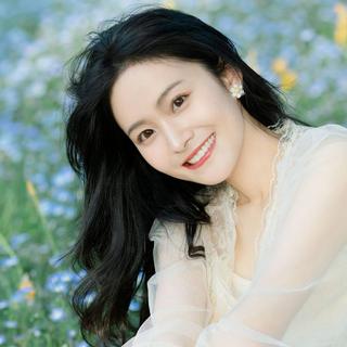 城市夜色| 灯光弥漫，漫步的行人