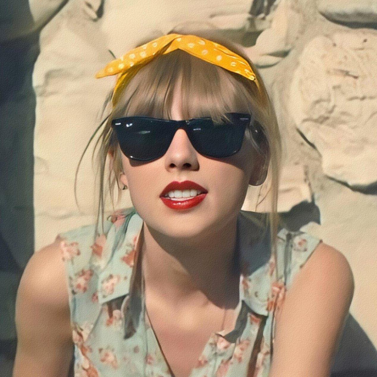 TaylorSwift