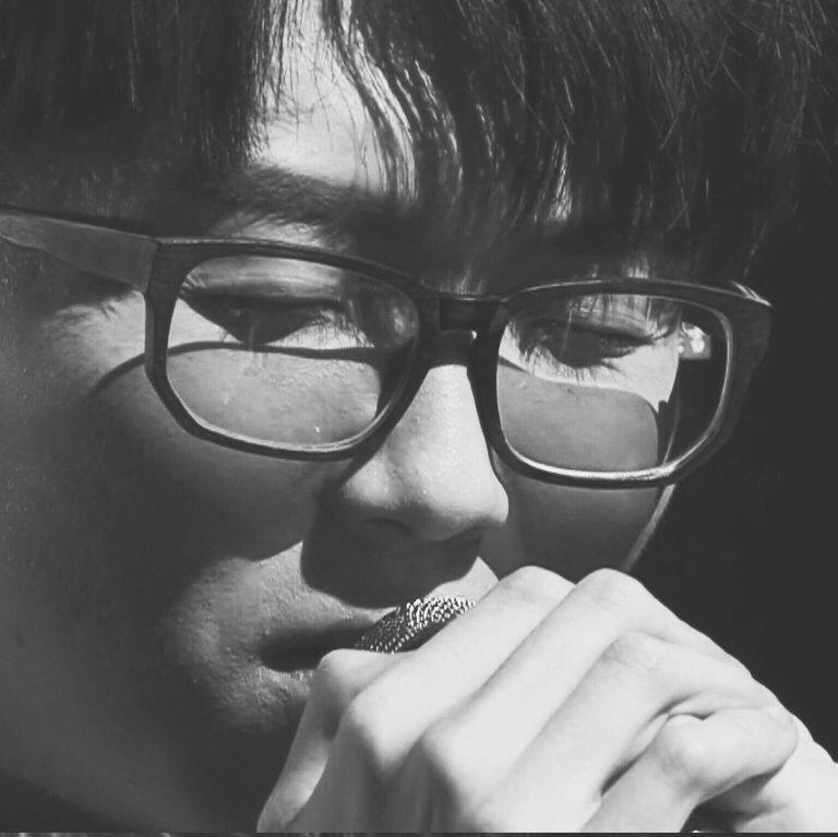 『低沉男音』身处寒冬 才知人心冷暖