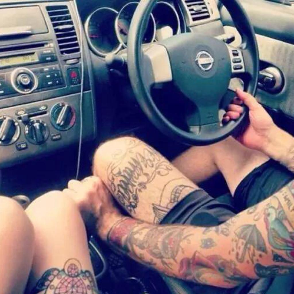 Татуировки машина и девушка