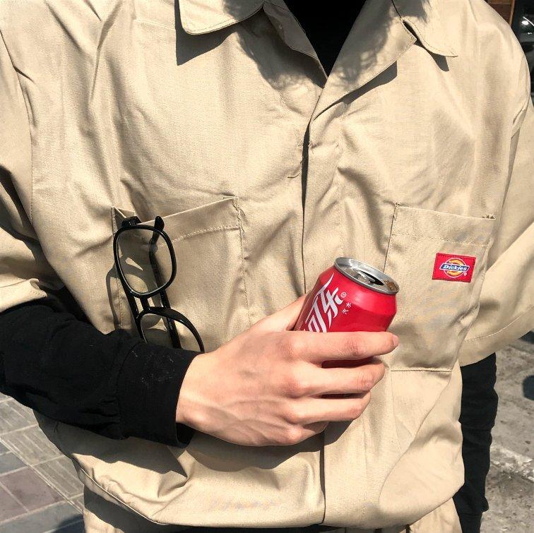 缺 發 社 交 機 巧 的 詩 人