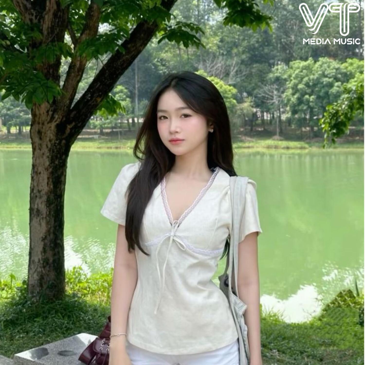 Chạm Vào Khoảng Trống