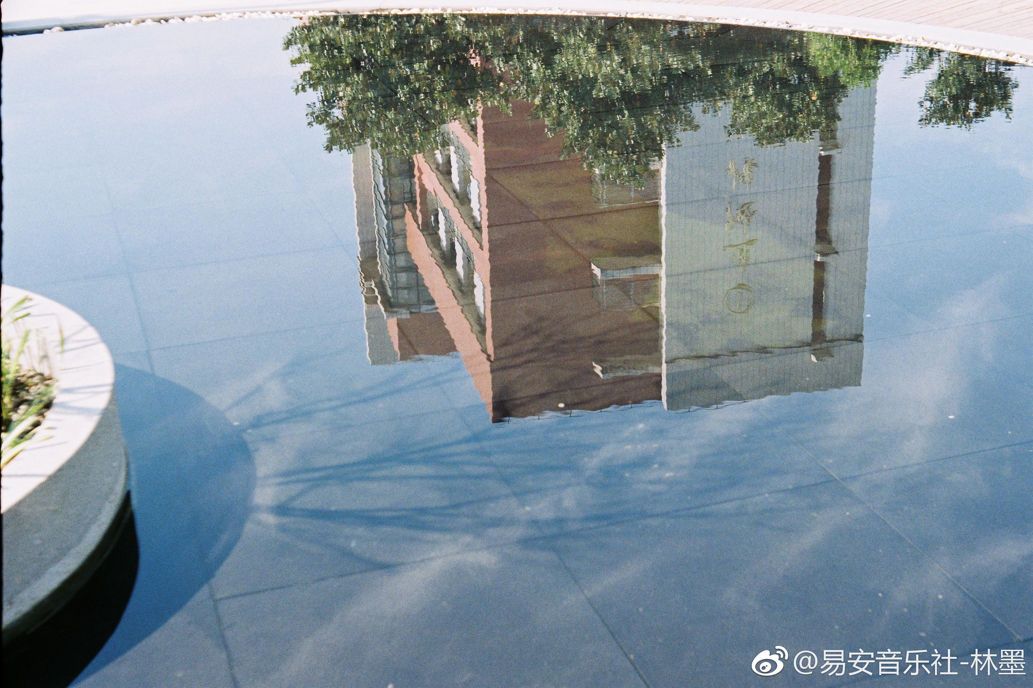 贝加尔湖畔「15岁的黄其淋（林墨）」（翻自 李健）