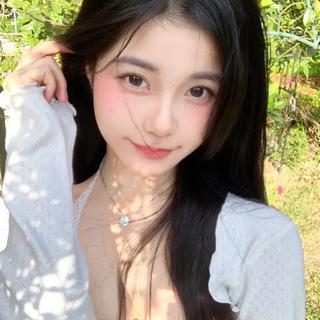 我假装四处看风景，其实眼里只有你