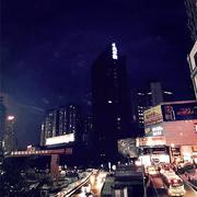 我在重庆的夜里像个婊子想着你