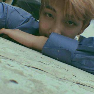 『韩语』窗外下着雨 我做着梦 梦里的人是你