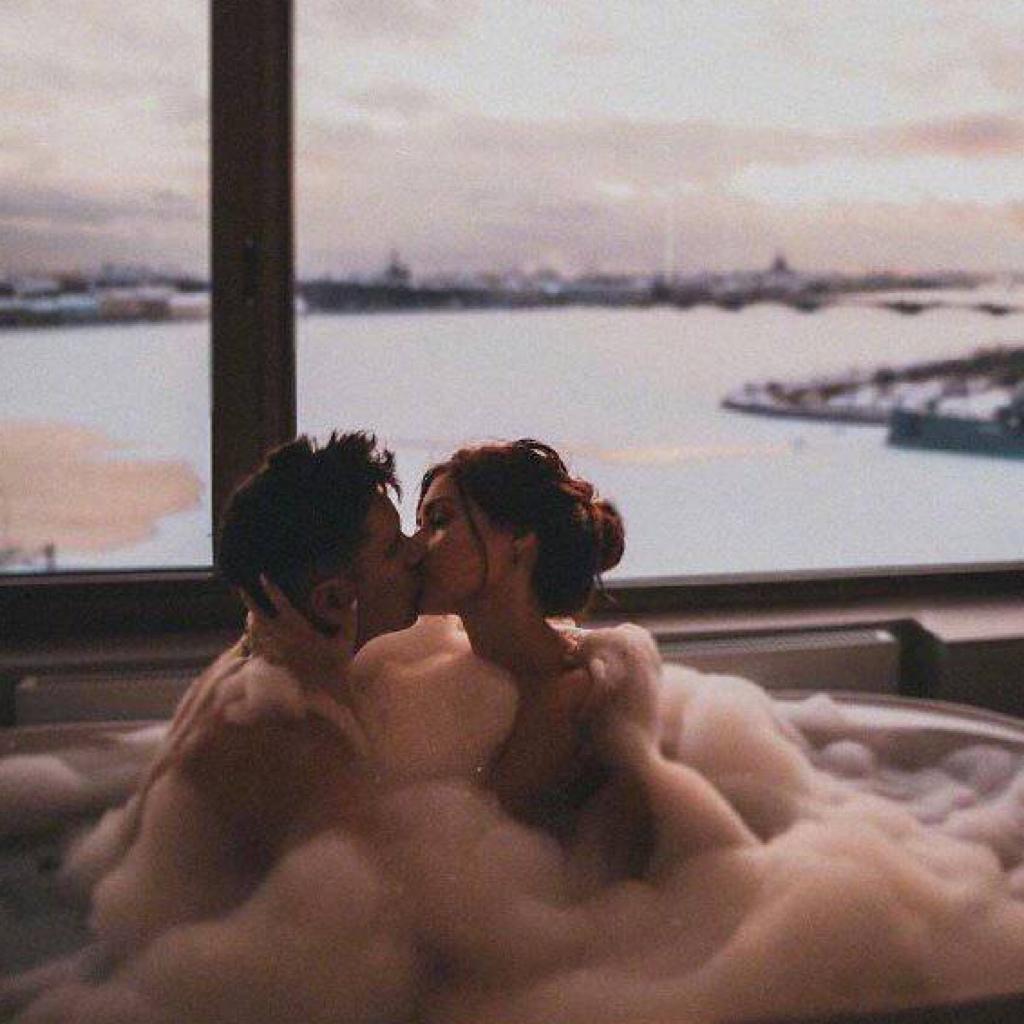 情感酒馆// 你是旷野的游魂 我是闻到你的人 | 在线播放 | 网易云音乐