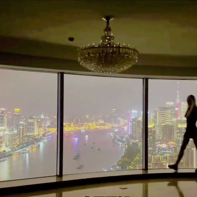 大型纪录片《不一样的上海》正在上映