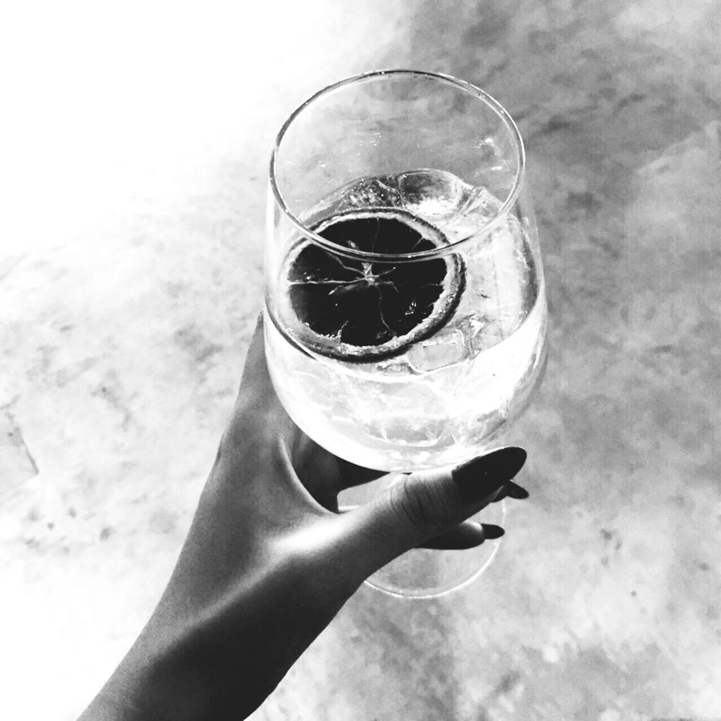 【酒瘾】做一辈子的酒瘾少女 | 在线播放 | 网易云音乐