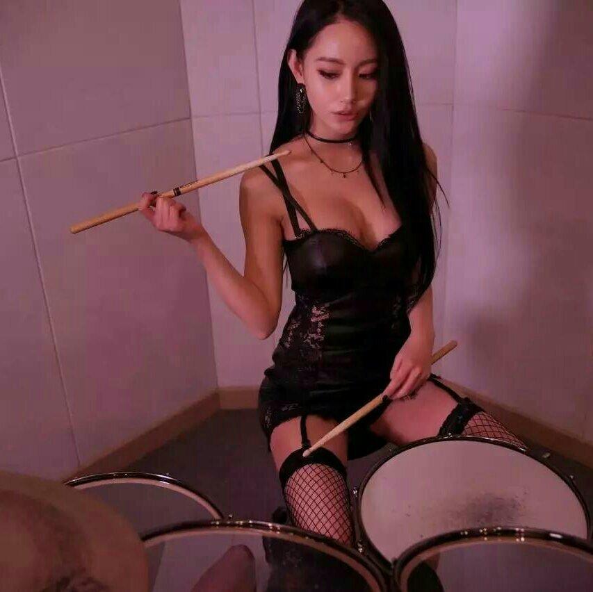 来自东京的摇滚食尸鬼，瞬间爆炸