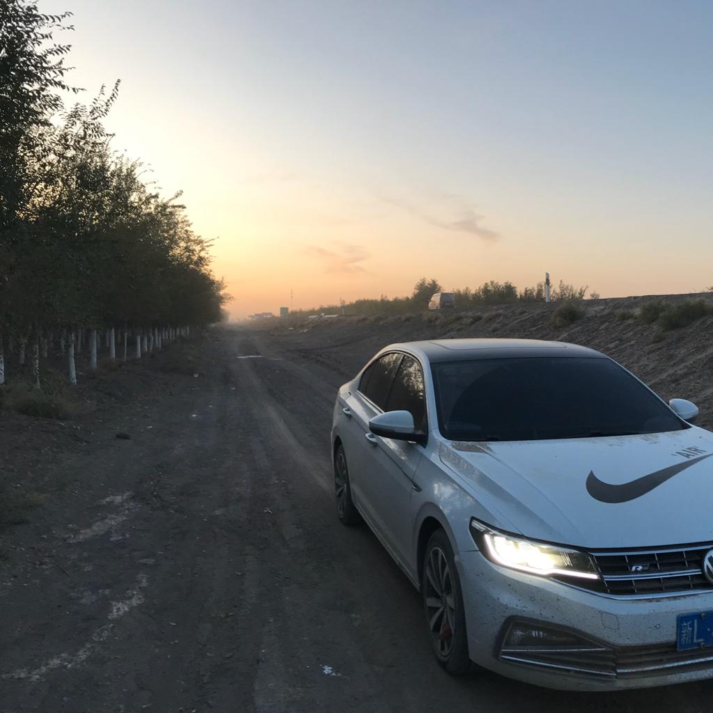 哎，我这脚怎么从油箱里拔不出来了
