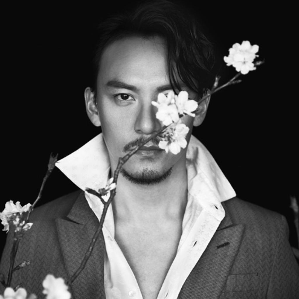 所爱隔山海，山海不可平