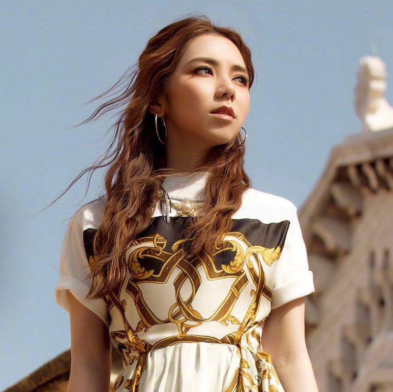 G.E.M. 邓紫棋：差不多的姑娘