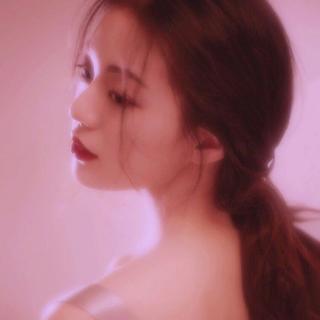 到了晚上一个人想起那些深深浅浅