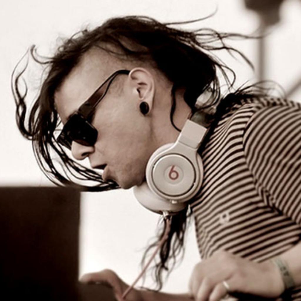 「Dubstep」狂炸致命，黑电入侵 | 在线播放 | 网易云音乐