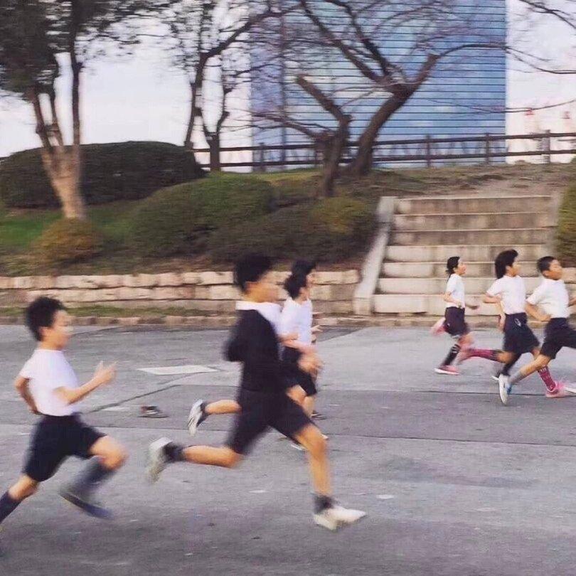 跟在时间身后，不想长大却步履不停